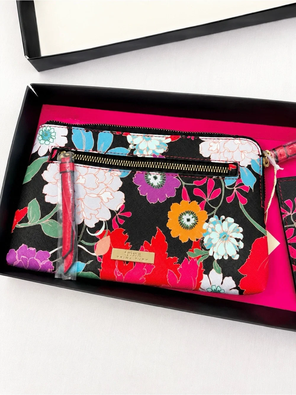 NWT Trina Turk Floral Wristlet & Card Holder Set Black Multi Wallet